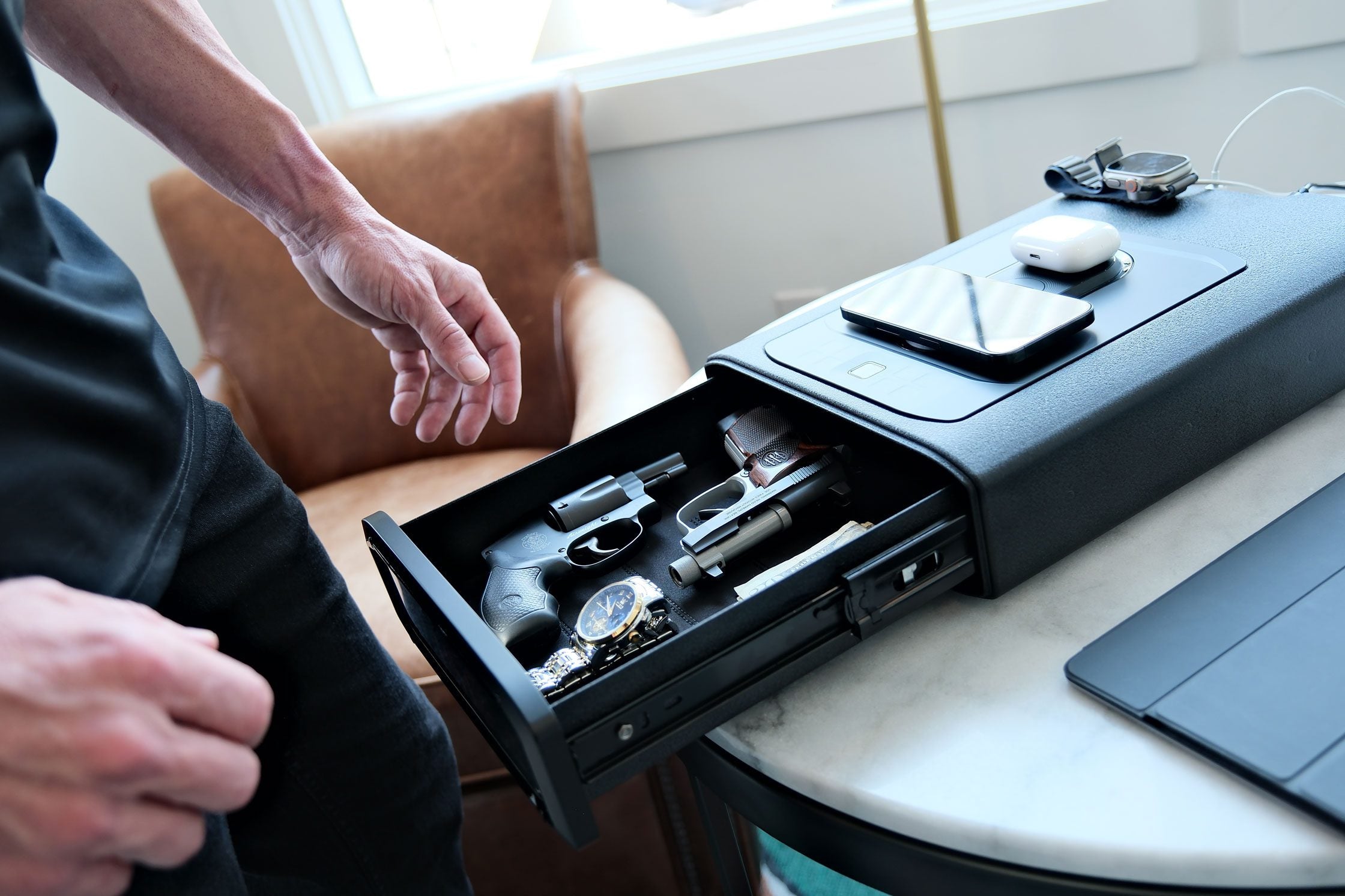 Vaultek ガンケース ポータブル 金庫 アウトドア セキュリティ機器 Biometric Gun Safes, Travel Cases, WiFi Safes - Vaultek Safe