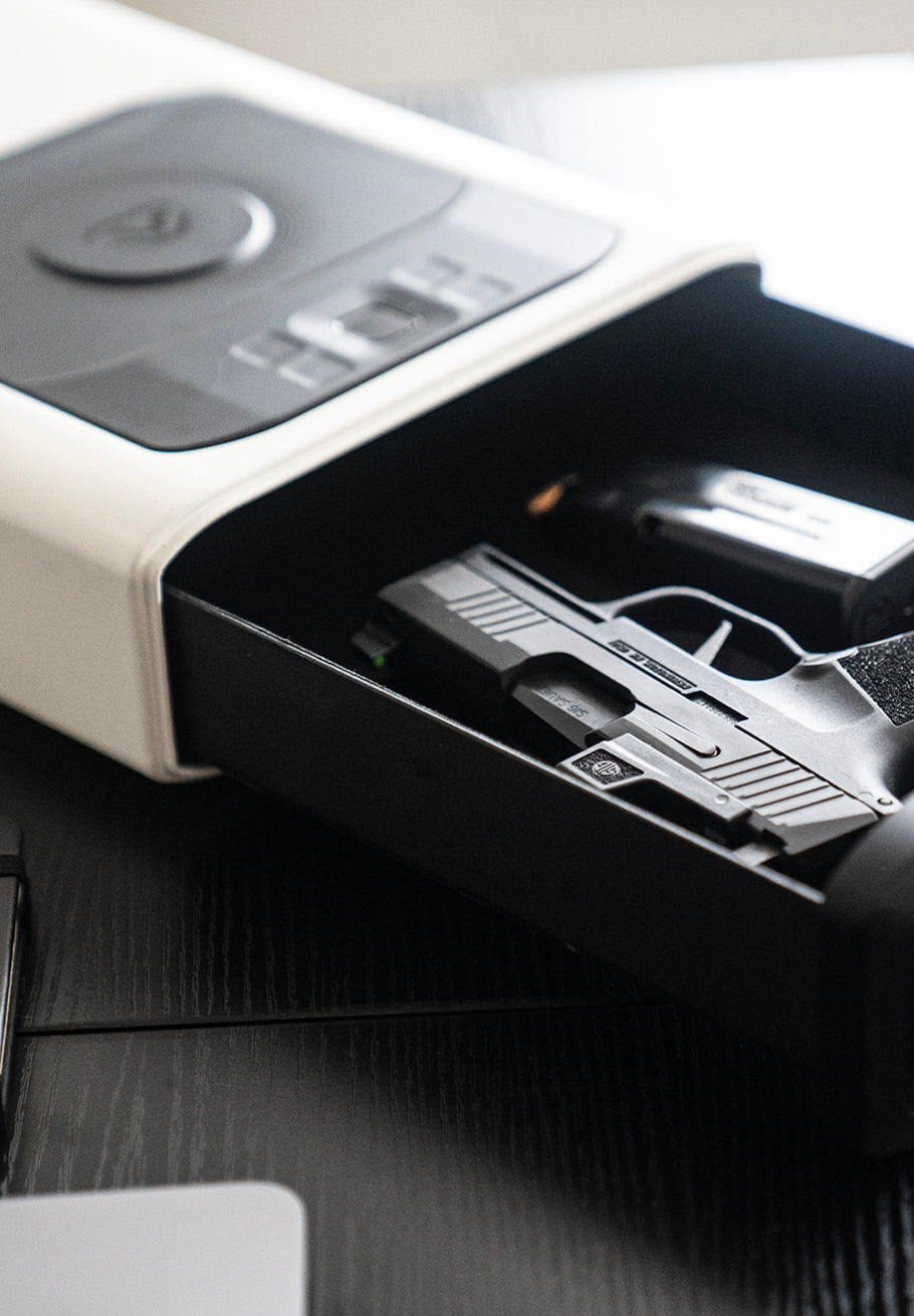 Vaultek ガンケース ポータブル 金庫 アウトドア セキュリティ機器 Vaultek Sig Sauer LifePod Rugged Weather Resistant Lockbox - Safe